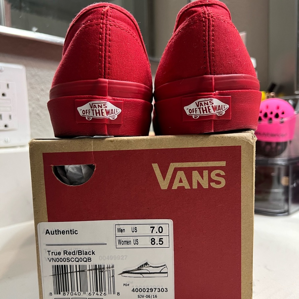 EUC worn x2-3 times Red Authentic Vans ❤️